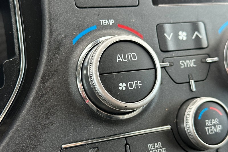 Toyota Sienna Vehicle Full-screen Gallery Image 30