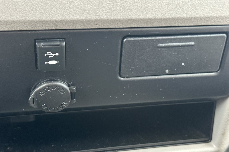 Toyota Sienna Vehicle Full-screen Gallery Image 32