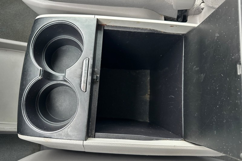 Toyota Sienna Vehicle Full-screen Gallery Image 33