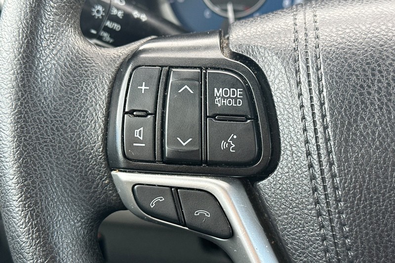 Toyota Sienna Vehicle Full-screen Gallery Image 36