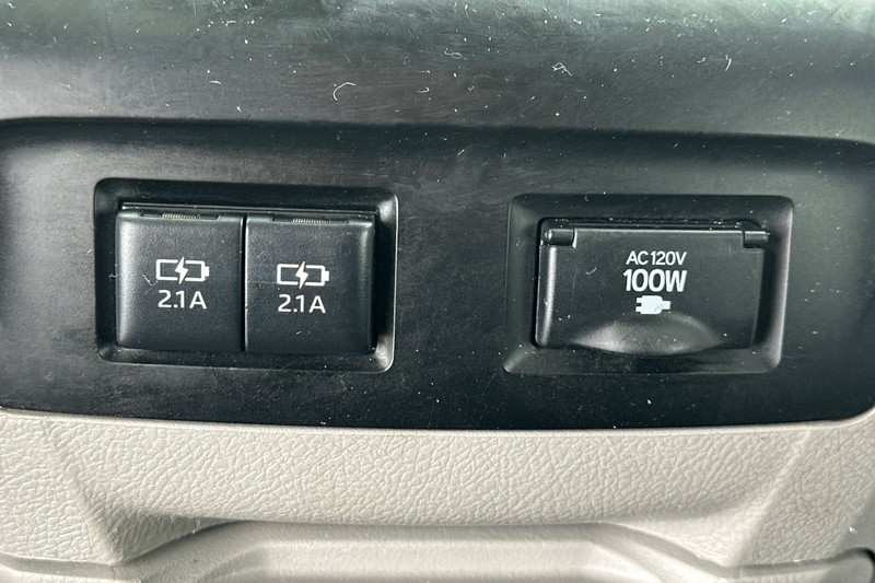 Toyota Sienna Vehicle Full-screen Gallery Image 43