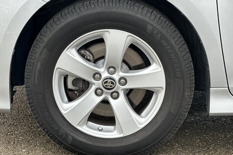 Toyota Sienna Vehicle Full-screen Gallery Image 45