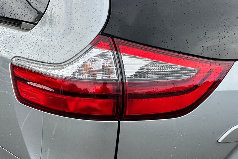 Toyota Sienna Vehicle Full-screen Gallery Image 48