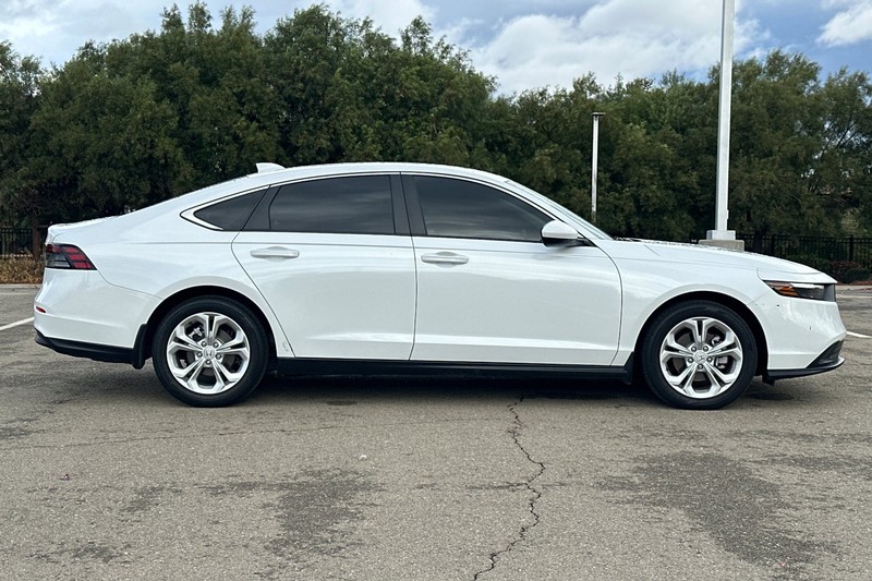 Honda Accord Sedan Vehicle Full-screen Gallery Image 03