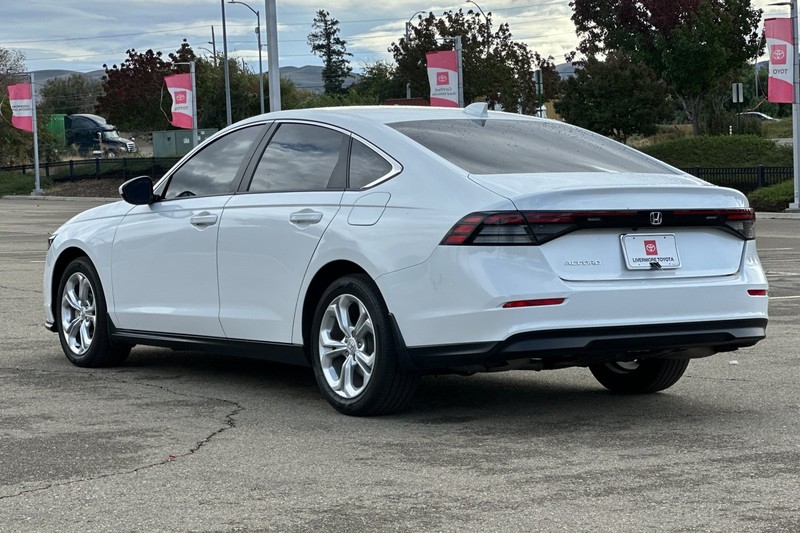 Honda Accord Sedan Vehicle Full-screen Gallery Image 06