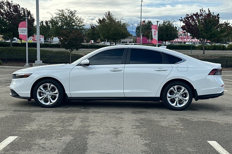 Honda Accord Sedan Vehicle Full-screen Gallery Image 07