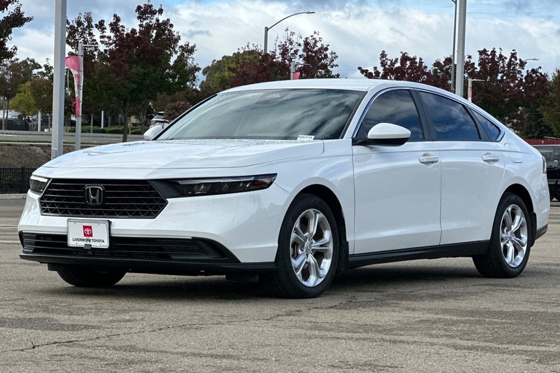 Honda Accord Sedan Vehicle Full-screen Gallery Image 08