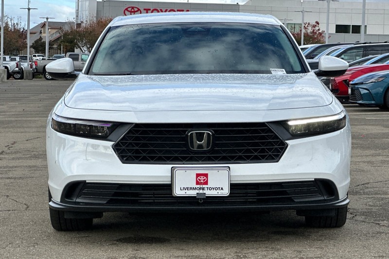 Honda Accord Sedan Vehicle Full-screen Gallery Image 09