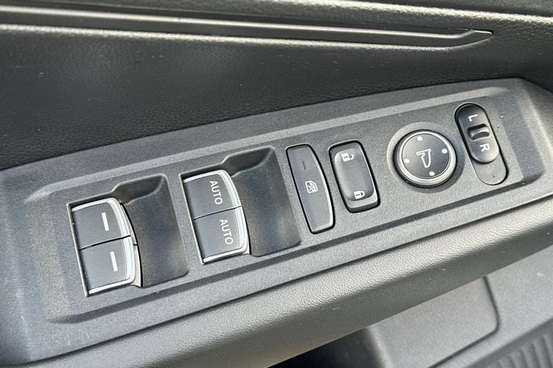 Honda Accord Sedan Vehicle Full-screen Gallery Image 12