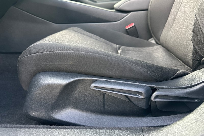 Honda Accord Sedan Vehicle Full-screen Gallery Image 13