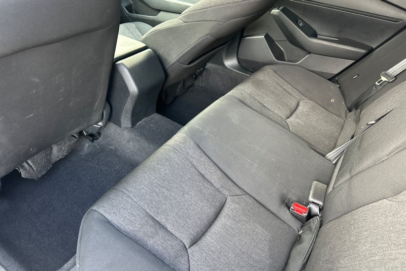 Honda Accord Sedan Vehicle Full-screen Gallery Image 14