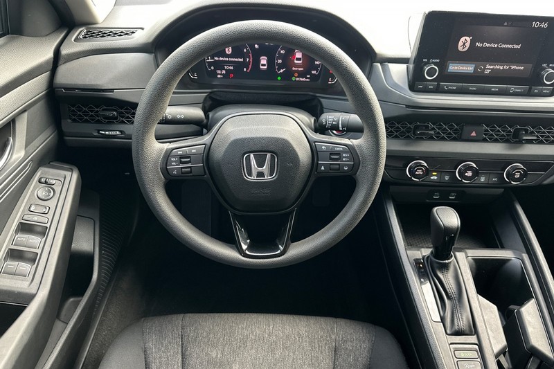 Honda Accord Sedan Vehicle Full-screen Gallery Image 16