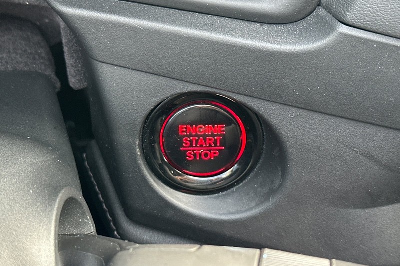 Honda Accord Sedan Vehicle Full-screen Gallery Image 32