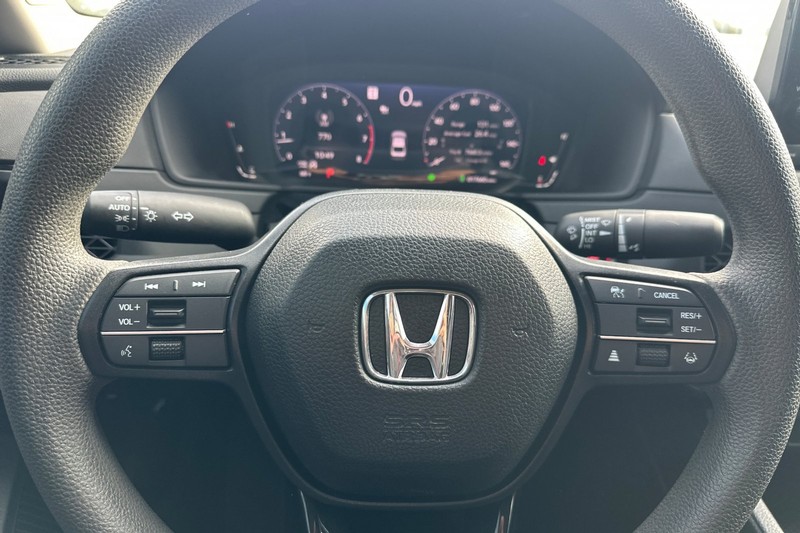 Honda Accord Sedan Vehicle Full-screen Gallery Image 33