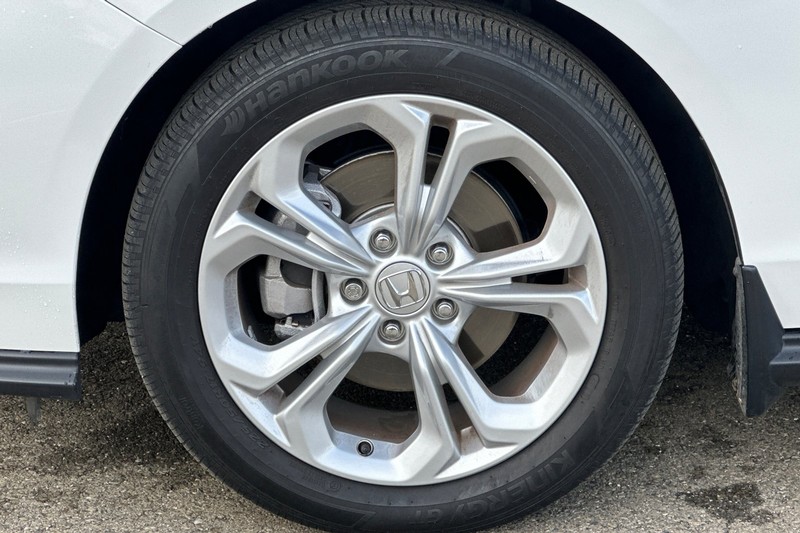 Honda Accord Sedan Vehicle Full-screen Gallery Image 41