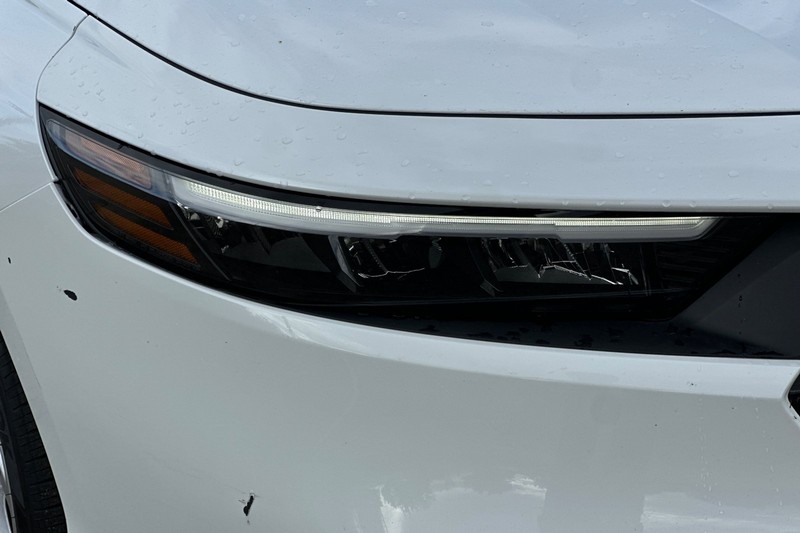 Honda Accord Sedan Vehicle Full-screen Gallery Image 42