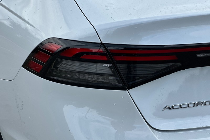 Honda Accord Sedan Vehicle Full-screen Gallery Image 44