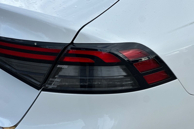 Honda Accord Sedan Vehicle Full-screen Gallery Image 46