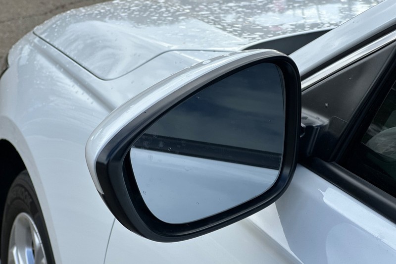 Honda Accord Sedan Vehicle Full-screen Gallery Image 50