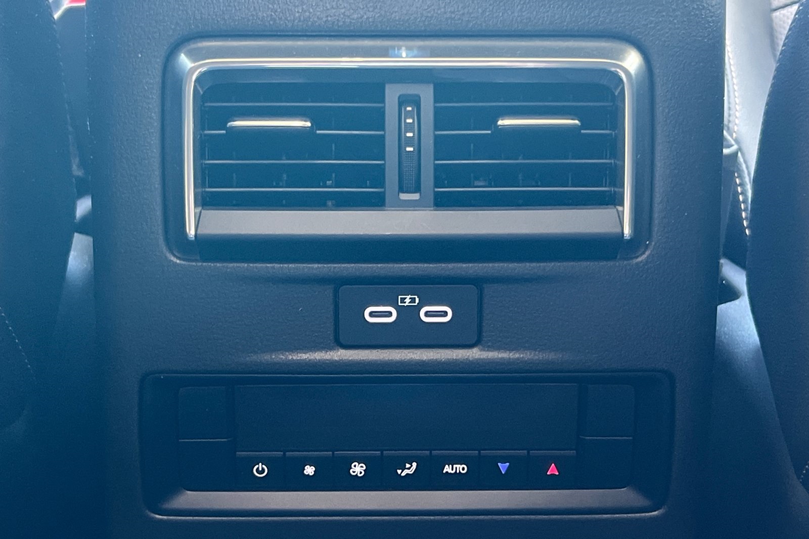 Mazda CX-70 Vehicle Full-screen Gallery Image 42