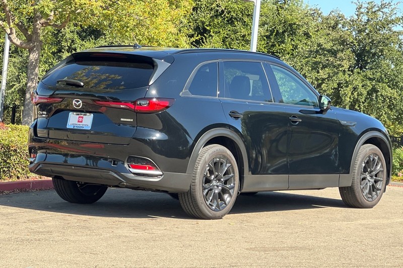 Mazda CX-70 Vehicle Full-screen Gallery Image 04