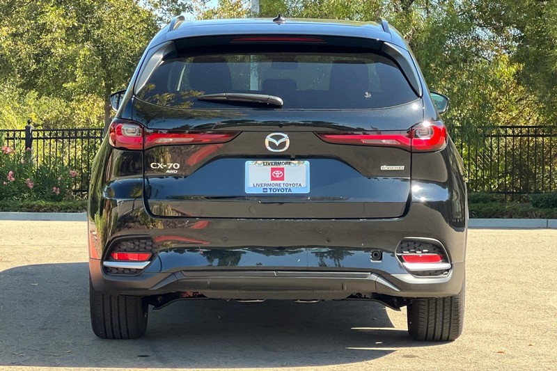 Mazda CX-70 Vehicle Full-screen Gallery Image 05