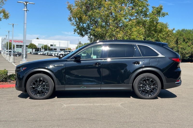 Mazda CX-70 Vehicle Full-screen Gallery Image 07