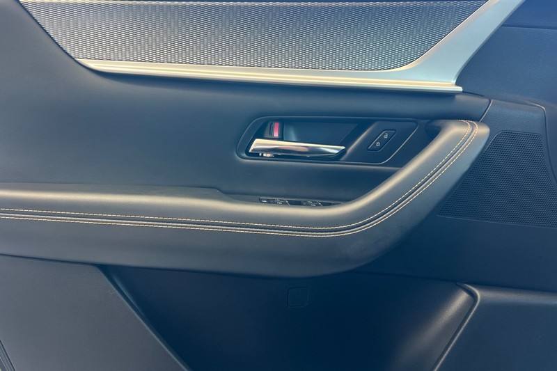 Mazda CX-70 Vehicle Full-screen Gallery Image 11