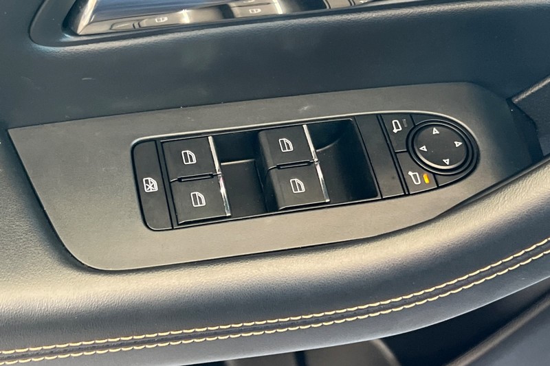 Mazda CX-70 Vehicle Full-screen Gallery Image 12