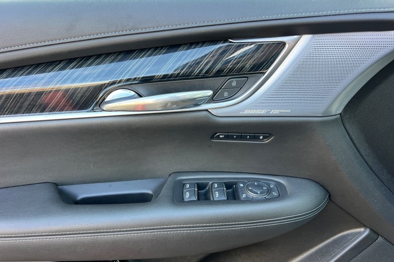 Cadillac XT6 Vehicle Full-screen Gallery Image 11