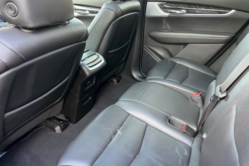 Cadillac XT6 Vehicle Full-screen Gallery Image 14