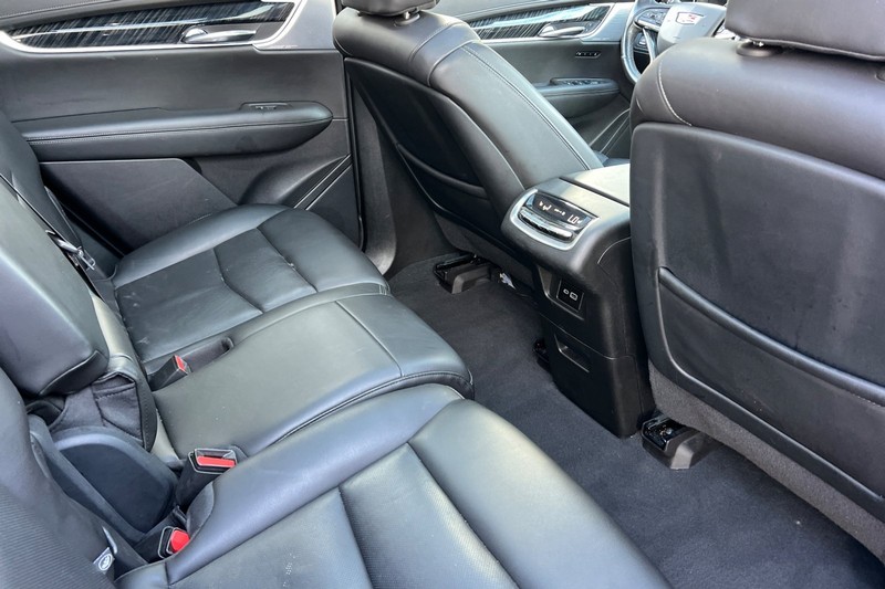 Cadillac XT6 Vehicle Full-screen Gallery Image 18