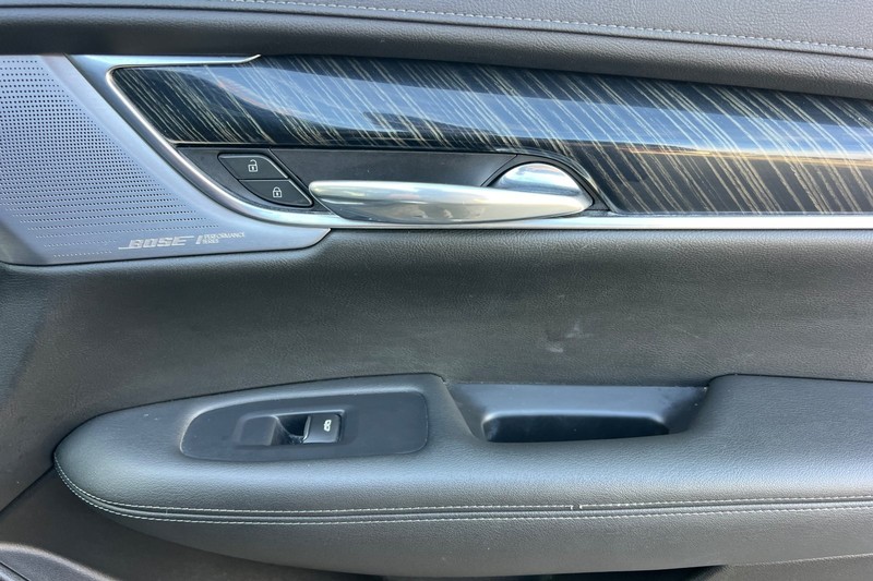 Cadillac XT6 Vehicle Full-screen Gallery Image 21