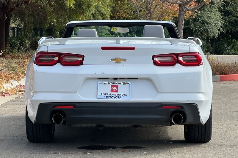 Chevrolet Camaro Vehicle Full-screen Gallery Image 05