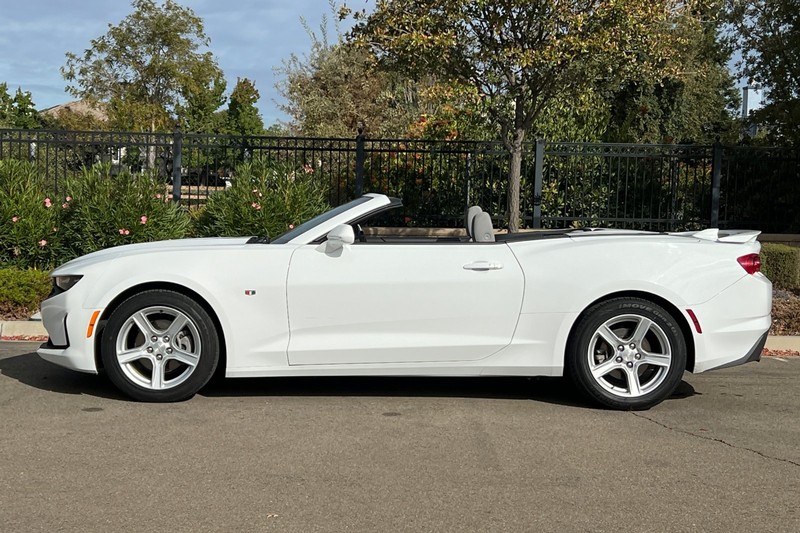 Chevrolet Camaro Vehicle Full-screen Gallery Image 07