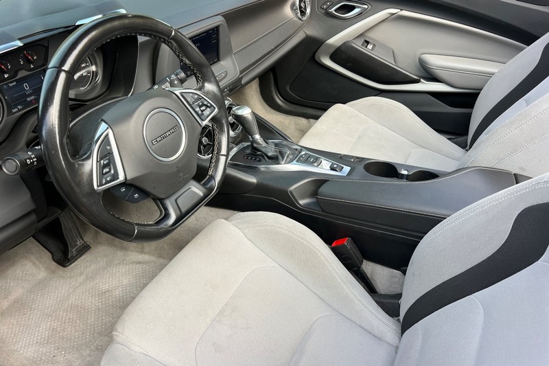 Chevrolet Camaro Vehicle Full-screen Gallery Image 10