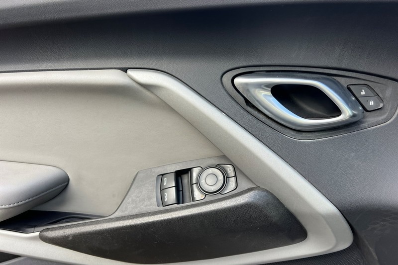 Chevrolet Camaro Vehicle Full-screen Gallery Image 11