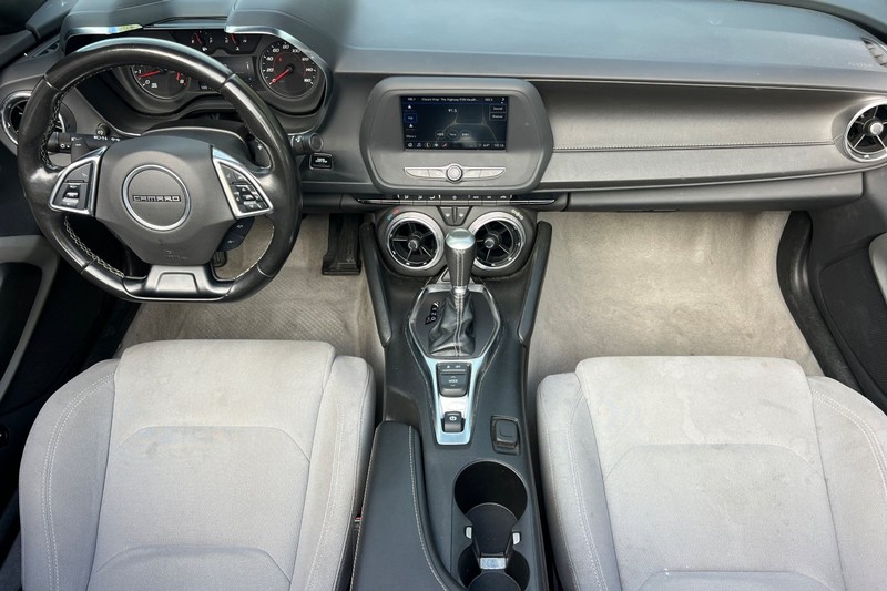 Chevrolet Camaro Vehicle Full-screen Gallery Image 15