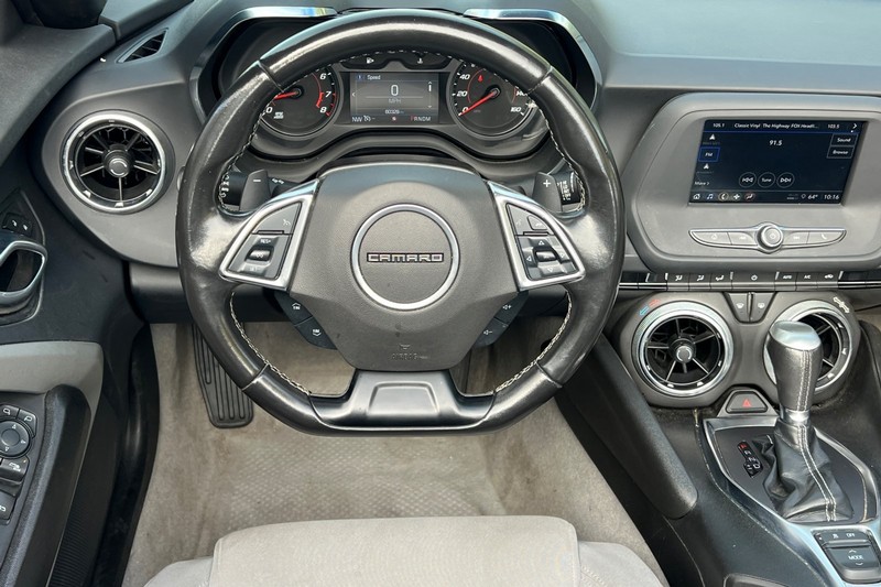 Chevrolet Camaro Vehicle Full-screen Gallery Image 16