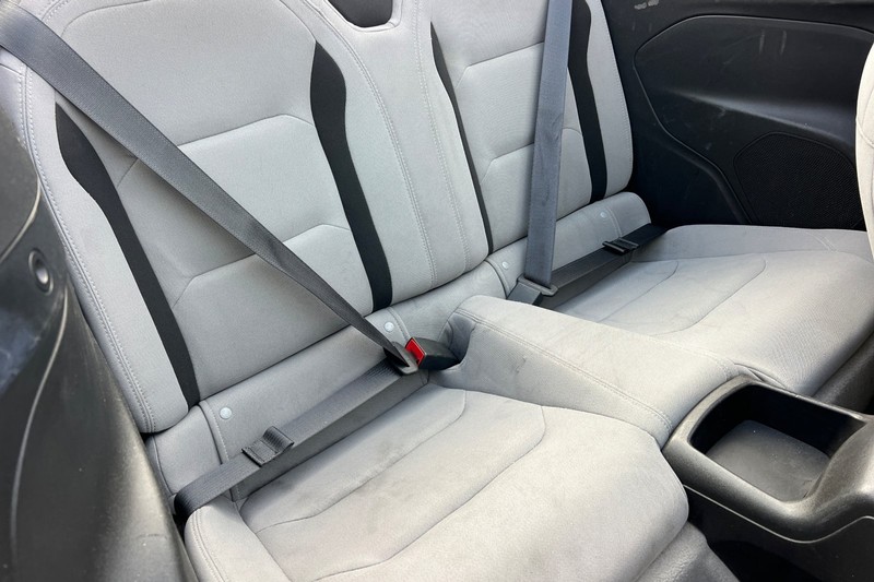 Chevrolet Camaro Vehicle Full-screen Gallery Image 17