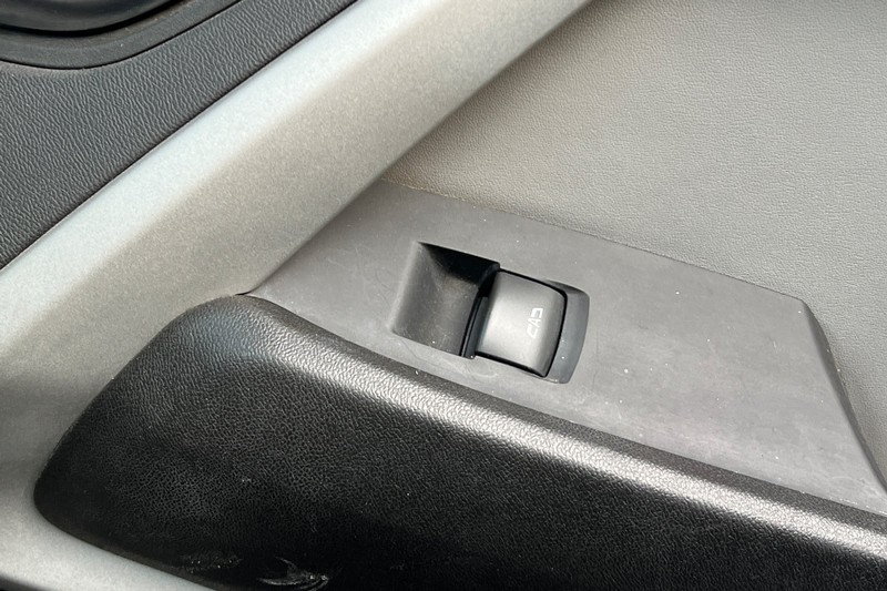 Chevrolet Camaro Vehicle Full-screen Gallery Image 21