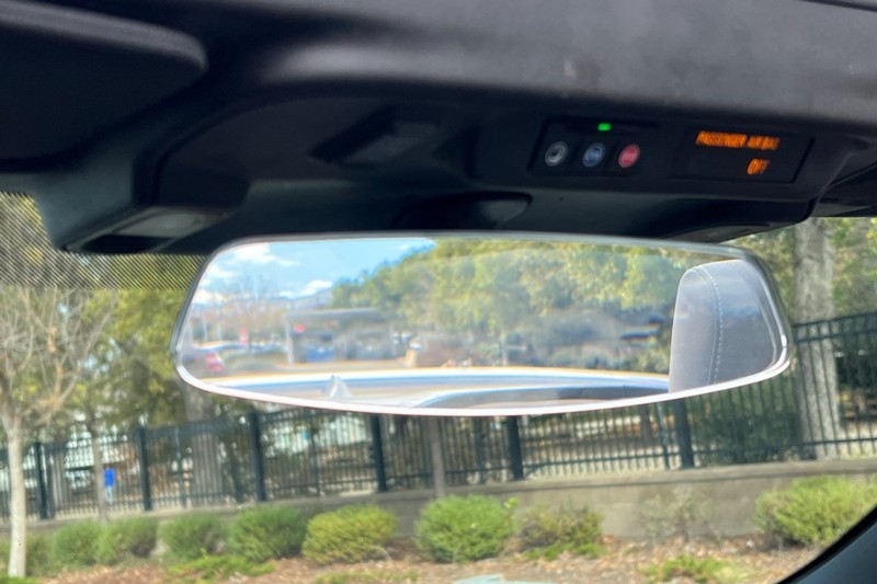 Chevrolet Camaro Vehicle Full-screen Gallery Image 24