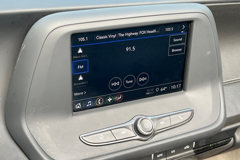 Chevrolet Camaro Vehicle Full-screen Gallery Image 25