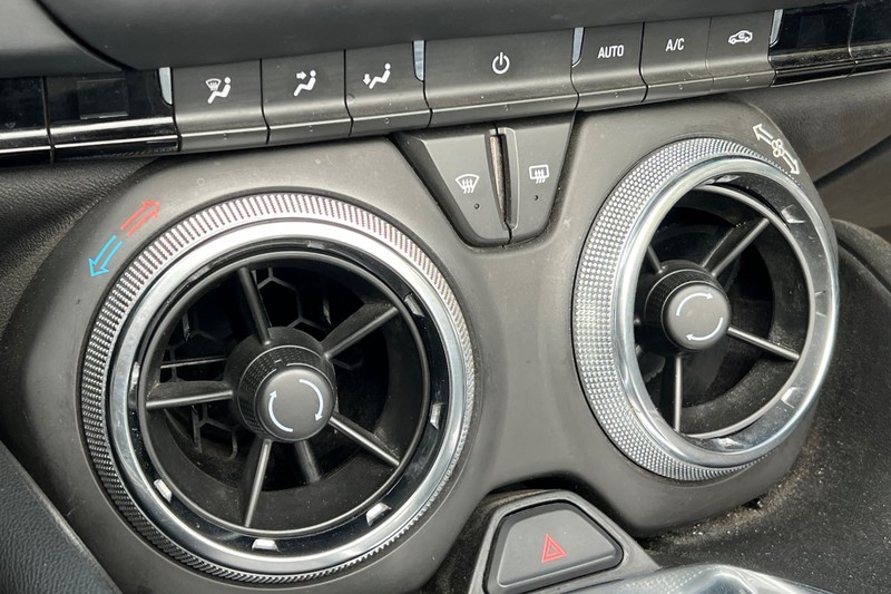 Chevrolet Camaro Vehicle Full-screen Gallery Image 27