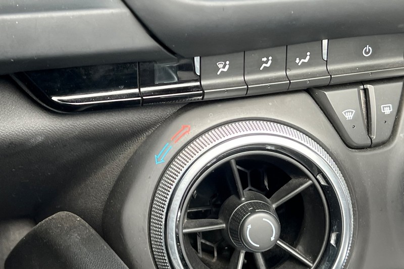 Chevrolet Camaro Vehicle Full-screen Gallery Image 28