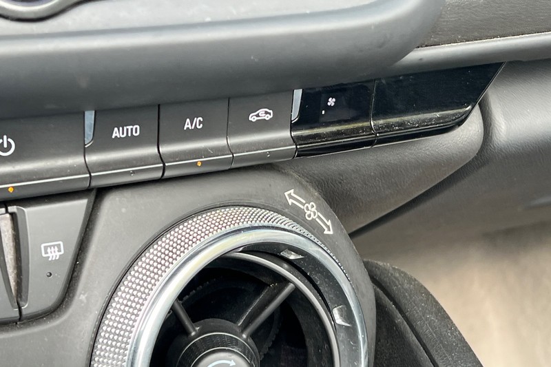 Chevrolet Camaro Vehicle Full-screen Gallery Image 29