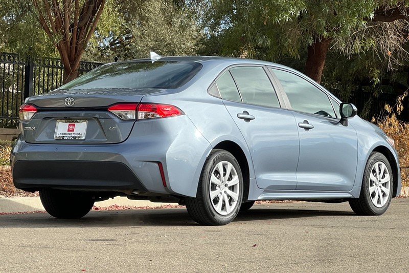 Toyota Corolla Vehicle Full-screen Gallery Image 04