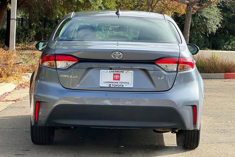 Toyota Corolla Vehicle Full-screen Gallery Image 05