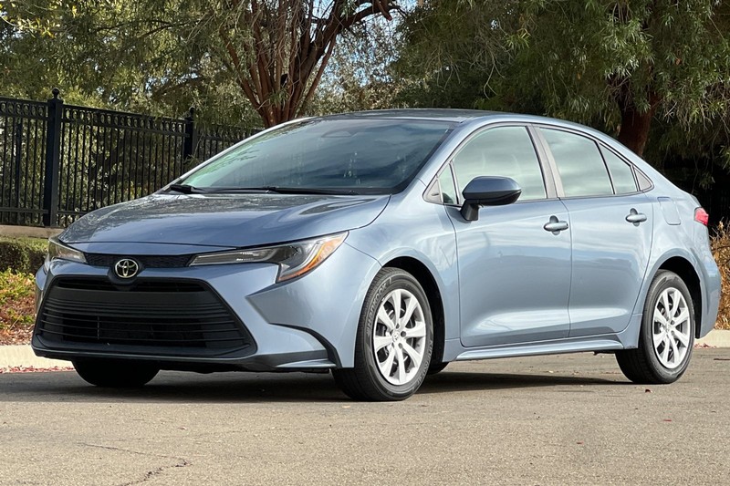 Toyota Corolla Vehicle Full-screen Gallery Image 08