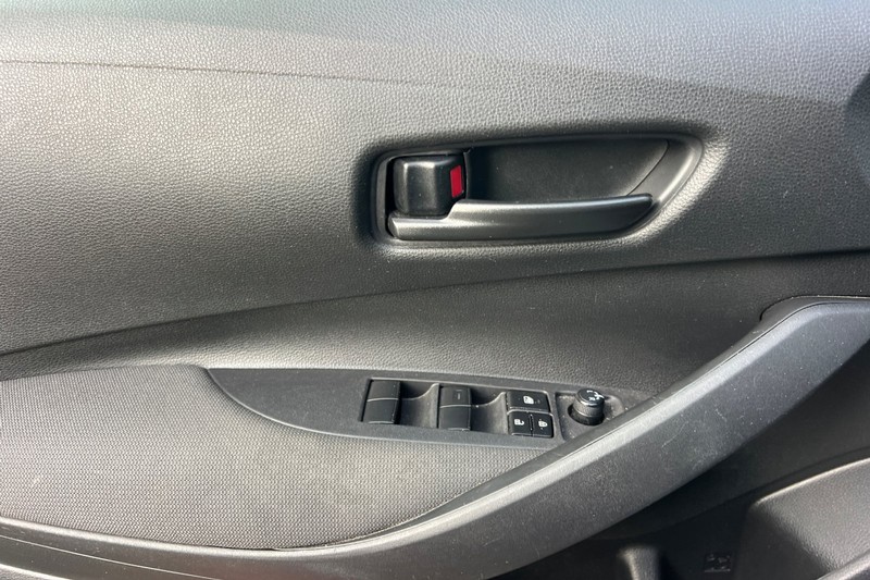 Toyota Corolla Vehicle Full-screen Gallery Image 11